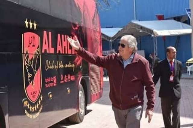 مدرب الأهلي الأسبق يزور النادي