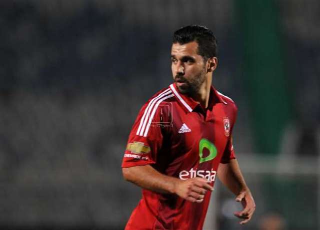 رضا عبدالعال يهاجم نجم الأهلي