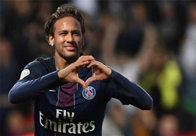 نيمار: أتعلم من رونالدو وميسي.. لا افكر في الرحيل