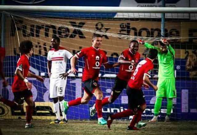 طاقم تحكيم مصري يدير مباراة الأهلي والزمالك