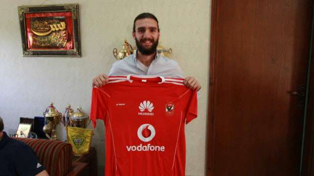 لاعب الشمس في الأهلي رسميا