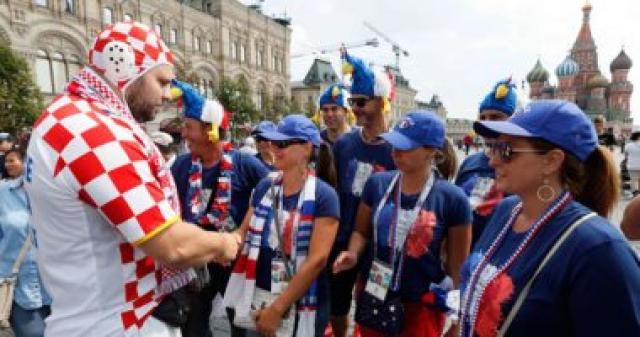 جماهير فرنسا وكرواتيا تغزو موسكو قبل نهائى كأس العالم.. فيديو وصور