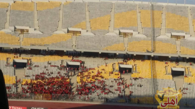 شاهد صور. تواجد عدد قليل من جماهير الاهلي بالدرجه الثانيه