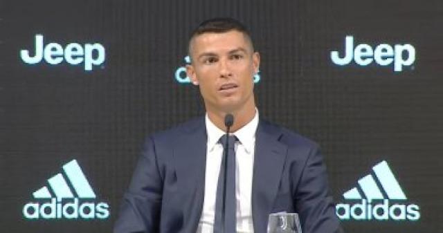 "صفقة القرن بيانكونيرو".. إصدار جديد عن رونالدو برعاية "لاجازيتا"