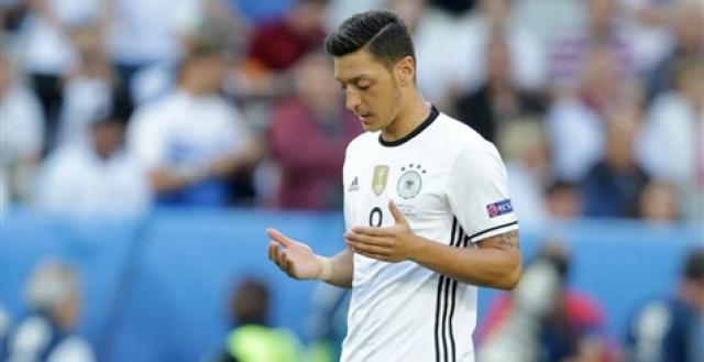 اعتزال أوزيل.. أي نتائج على مستقبل اللاعبين ذوي الأصول المهاجرة؟