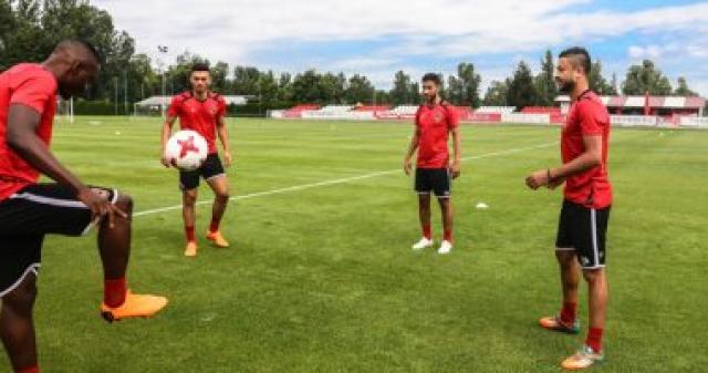 10 لاعبين فى مران غائبى الأهلى عن رحلة بتسوانا.. وتأهيل ربيعة