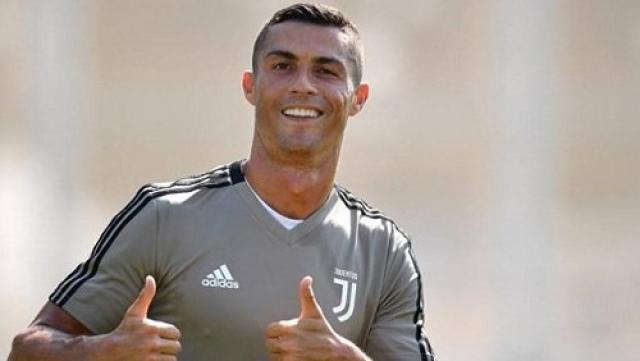 رونالدو يلغي متابعة حساب ريال مدريد ويحتفظ بلاعب عربي