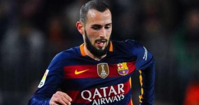 رسميا.. برشلونة يعلن انتقال أليكس فيدال إلى إشبيلية