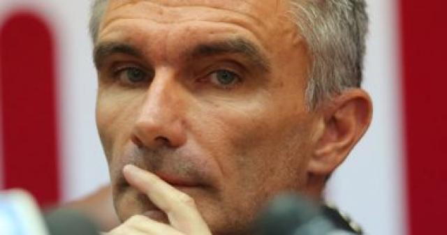 كارتيرون يعقد محاضرة فنية مع لاعبي الأهلي قبل لقاء كمبالا سيتي