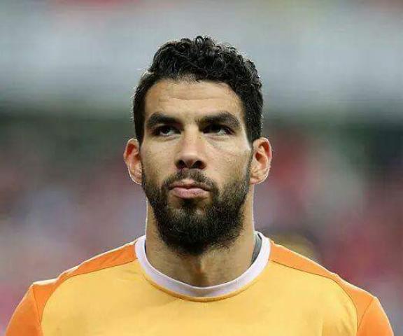 شريف إكرامى ينتظم فى تدريب الأهلى بعد غياب يومين