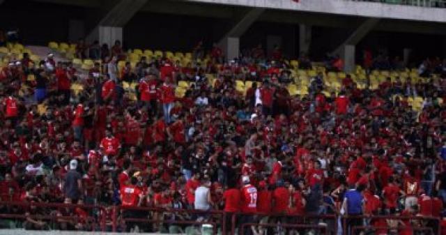 جماهير الأهلى تتوافد على ملعب السلام لحضور مباراة الإنتاج الحربى