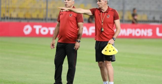 جلسة بين كارتيرون ويوسف  قبل مران الأهلي