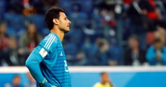 إنذار على يد محضر لحارس الأهلى بسبب مستحقات وكيله