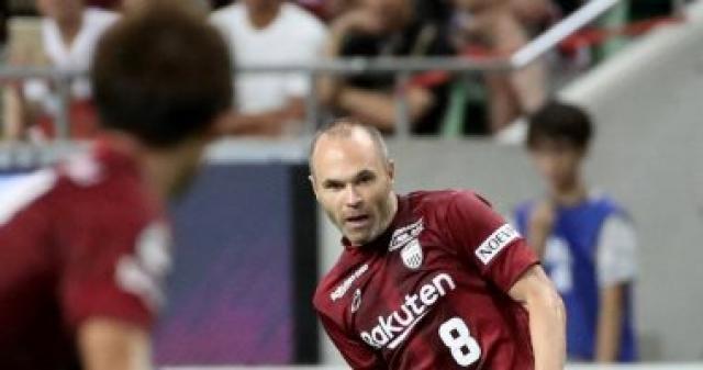 إنييستا: مورينيو سبب العداء بين لاعبى برشلونة وريال مدريد