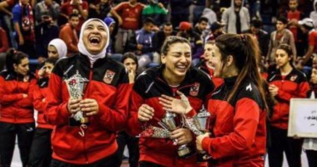 بنات طائرة الأهلى بطلات أفريقيا على حساب قرطاج التونسى