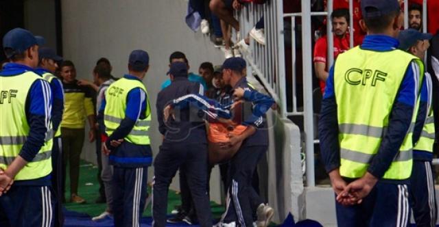 إغماءات بين جماهير الأهلي في الإستاد قبل نهاية مباراة صن داونز (صور)