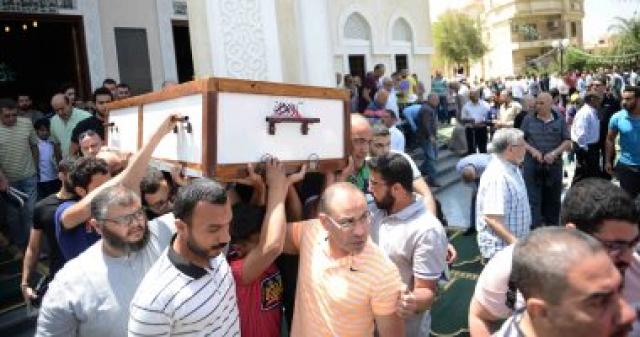 الخطيب وحسن حمدى والعامرى فاروق فى جنازة لاعبة يد الأهلى نور كمال حافظ