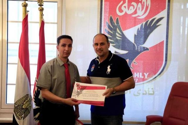 موظف الاهلى