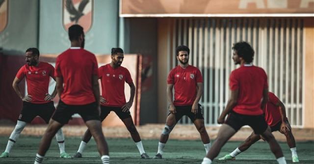 محاضرة لـ فايلر مع لاعبي الأهلي بالتتش