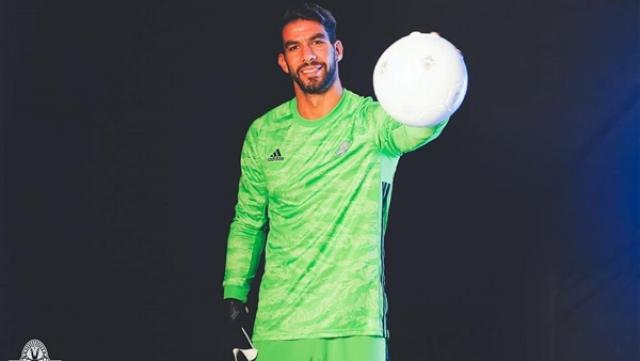 الأهلي يجهز للتعاقد مع بديل شريف إكرامي