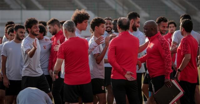 بينهم 3 حراس.. 18 لاعبا في معسكر الأهلي استعدادا لنهائي أبطال أفريقيا