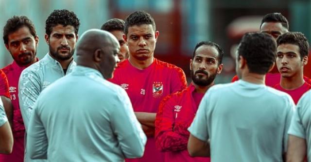 موسيماني مع لاعبي الأهلي