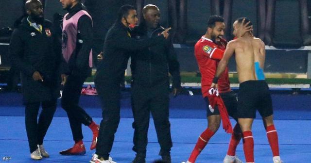 فرحة للاعبي الأهلي بالتتويج