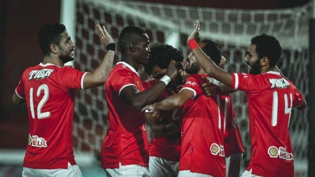 عاجل - الكشف عن سبب نقل نجم الأهلي إلى المستشفى