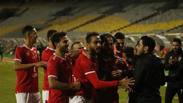 الخطيب يُفاجيء لاعبي الأهلي بعد التتويج بكأس مصر