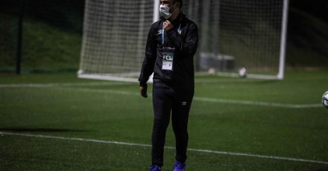 سيد عبد الحفيظ يجتمع مع طبيب الفريق