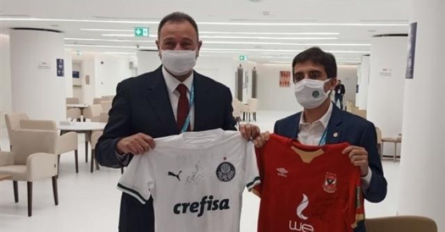 الخطيب يتبادل قميص الأهلى مع وفد بالميراس في مونديال الأندية