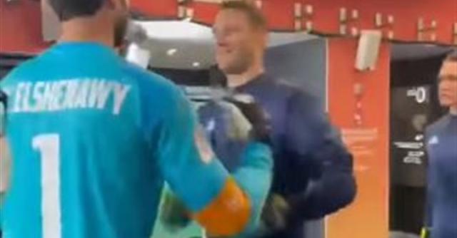 نوير يهنئ الشناوي على برونزية مونديال الأندية بطريقته