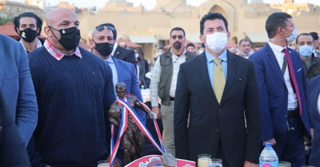 وزير الرياضة يكرم بيج رامي خلال بطولة الإسكندرية للياقة البدنية