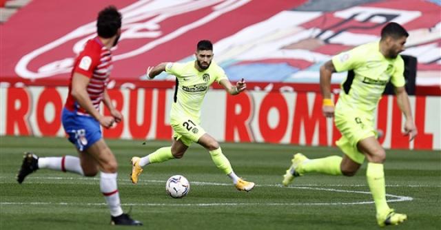 أتليتكو مدريد يحلق في الصدارة بثنائية في غرناطة