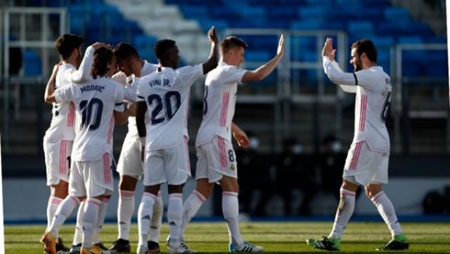 ريال مدريد يضرب فالنسيا بثنائية وينتزع وصافة الليجا من برشلونة