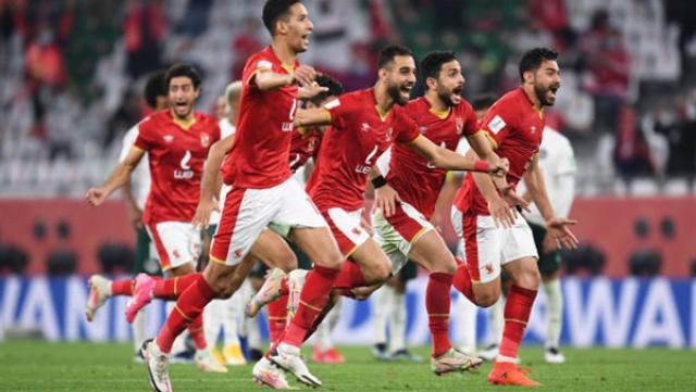 الخطيب يحفز لاعبي الأهلي بمكافآت برونزية المونديال قبل مواجهة المريخ