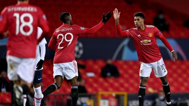 مانشستر يونايتد يُجدد عقد نجم الفريق