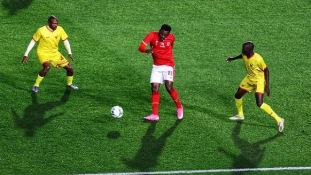 الأهلي يضرب المريخ السوداني بثلاثية مع الرأفة