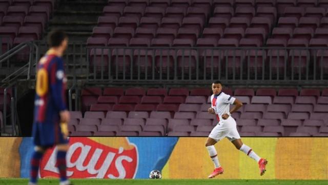 باريس سان جيرمان يسحق برشلونة بالأربعة ويضع قدمًا في دور الـ8 بدوري أبطال أوروبا