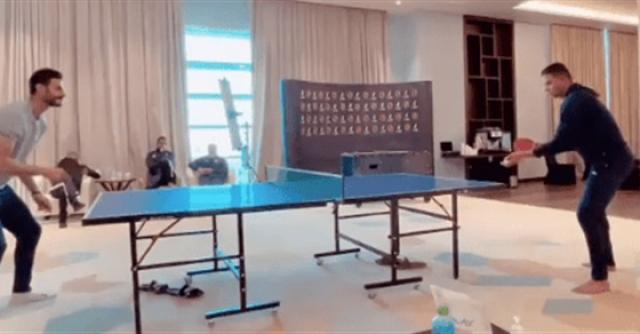 سعد سمير والشناوى يلعبان تنس طاولة