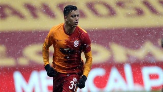 أحمد حسن يشيد بمصطفي محمد