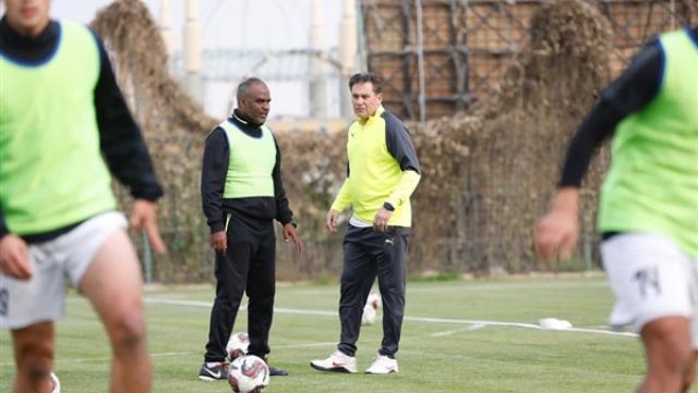 خالد جلال يقود أول تدريباته مع البنك الأهلي