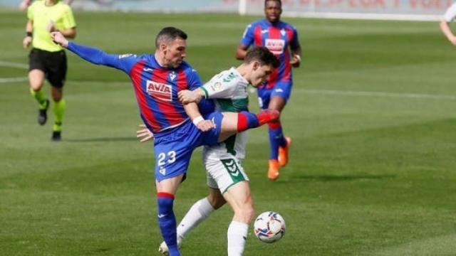 إلتشي يستعيد مذاق الانتصارات في الدوري الإسباني على حساب إيبار