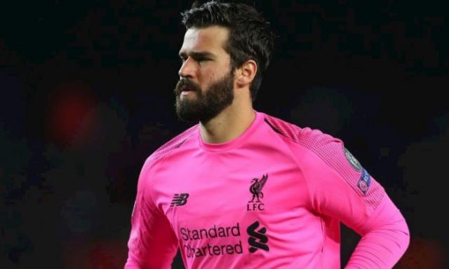 ليفربول: «لن تمشي وحدك أبدا يا أليسون»