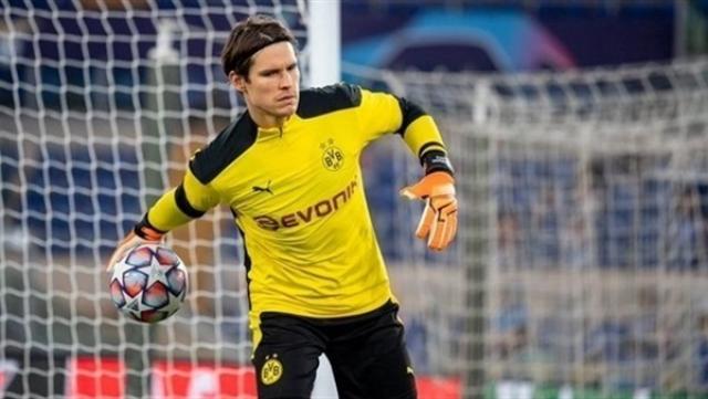 دورتموند يمدد تعاقده مع نجم حارس الفريق