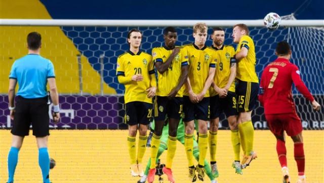 بوروسيا دورتموند يستعيد رباعي الفريق المصاب بفيروس كورونا