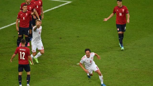 الدانمارك تطيح بالتشيك وتعبر إلى نصف نهائي أمم أوروبا