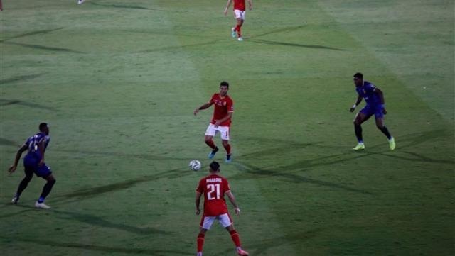 اتحاد الكرة يعلن طاقم تحكيم مباراة سموحة والأهلي