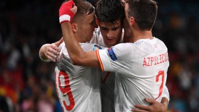 تهديدات جديدة لزوجة نجم منتخب إسبانيا