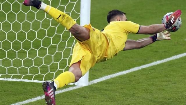 مانشيني: كنت متأكدًا من تصدي دوناروما لركلتي جزاء أمام إنجلترا